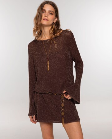 THE-ARE - Vestido en marrón: frente