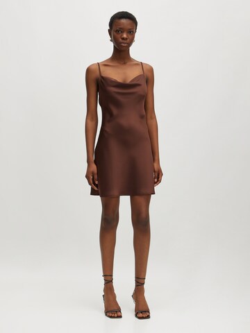 Robe 'Jessie' EDITED en marron : devant