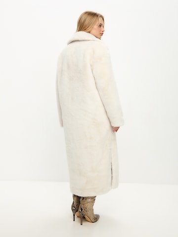 CESARE GASPARI Wintermantel in Wit