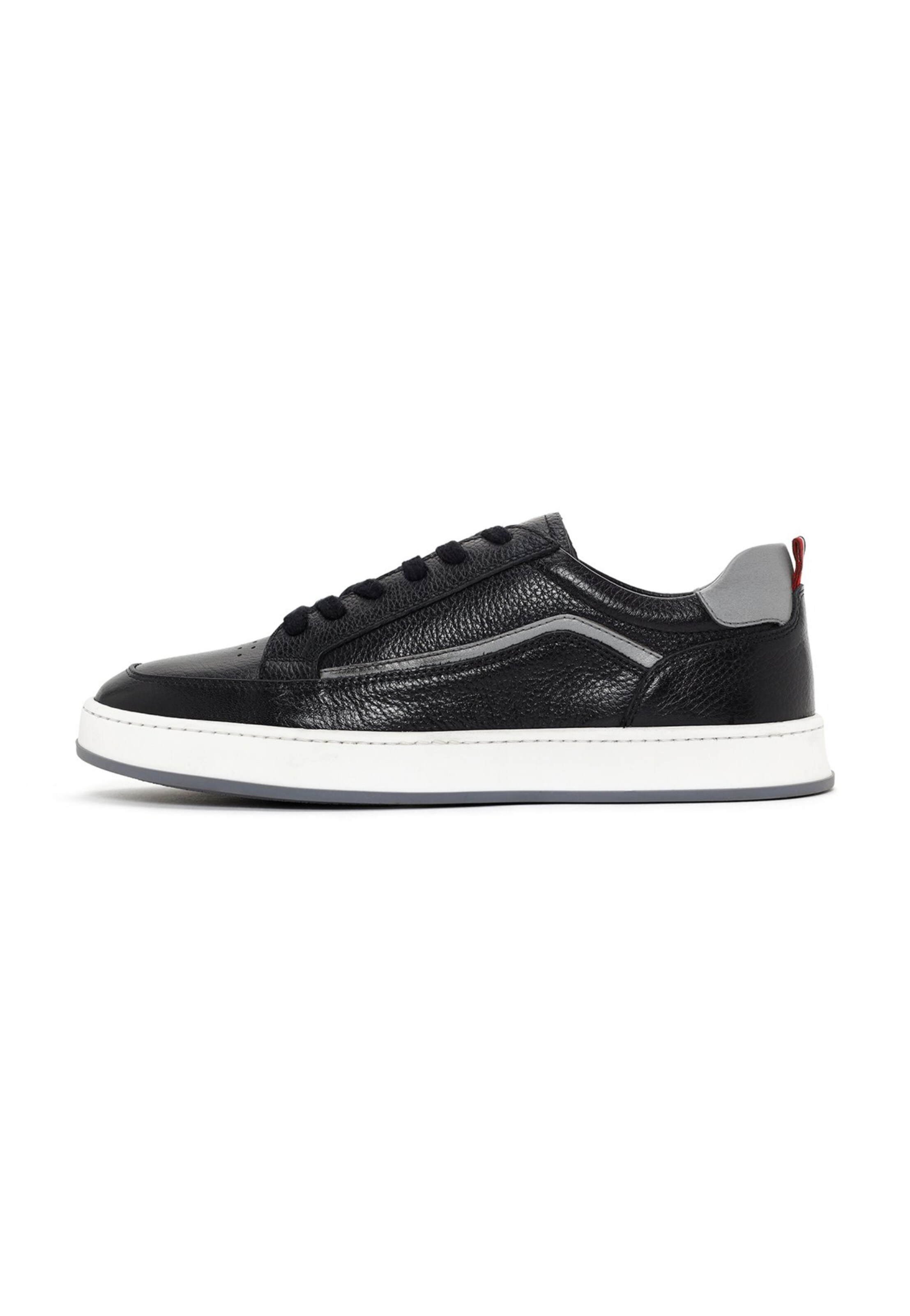 Sneaker bassa di Derimod in nero: frontale