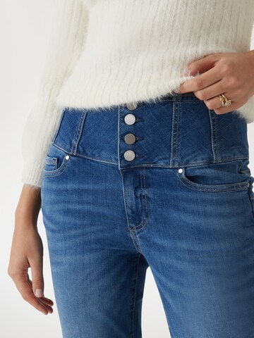 GUESS Flared Jeans in Blau