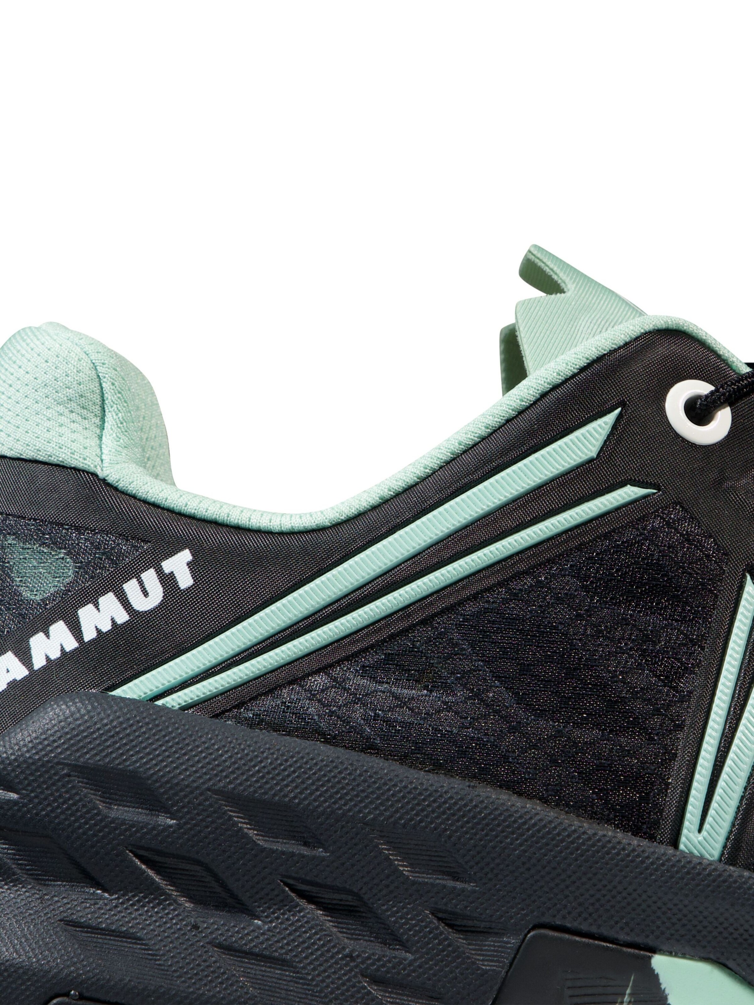 MAMMUT Flats in Black