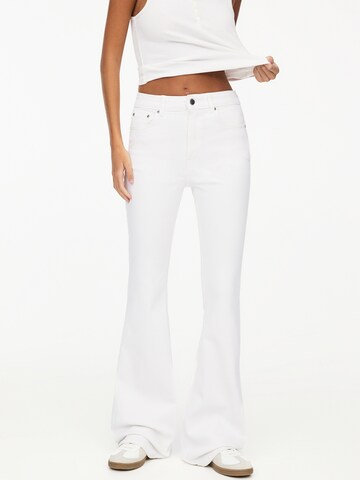 Flared Jeans di Pull&Bear in bianco: frontale