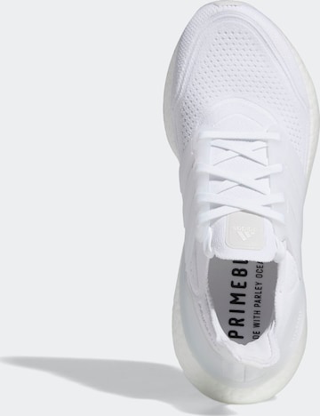 ADIDAS ORIGINALS - Zapatillas de running 'Ultraboost 21' en blanco