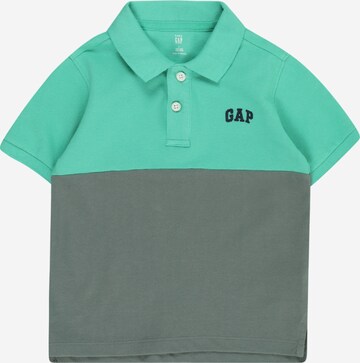 Tricou de la GAP pe verde: față