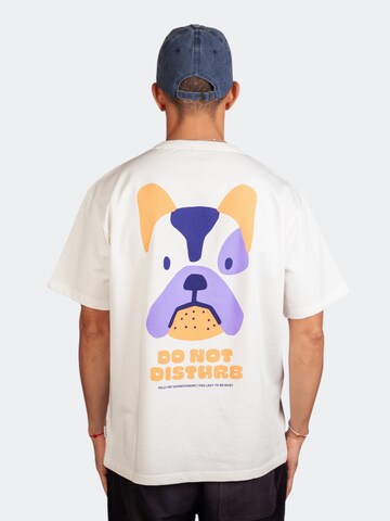 DillySocks T-Shirt 'Do Not Disturb' in Weiß: Vorderseite