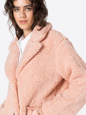 Cappotto invernale di NÜMPH in rosa