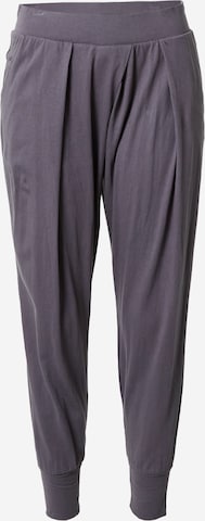 CURARE Yogawear Tapered Sporthose in Lila: predná strana