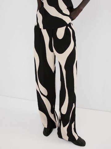 Wide leg Pantaloni 'NIKITA' di MANGO in nero: frontale