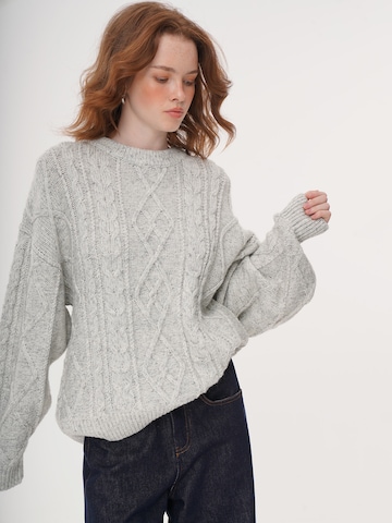 yoligex Pullover 'YOLIGEX Zopfmuster-Pullover Hellgrau-Melange Rundhals' i hvid