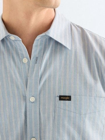 Maglietta '1 Pkt Shirt Blue Stripe 112378486' di WRANGLER in blu