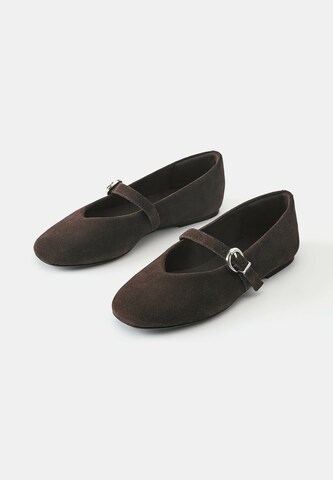 Pull&Bear Ballerina in Brown