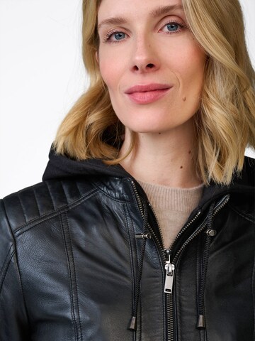 Veste mi-saison 'Rania' RICANO en noir