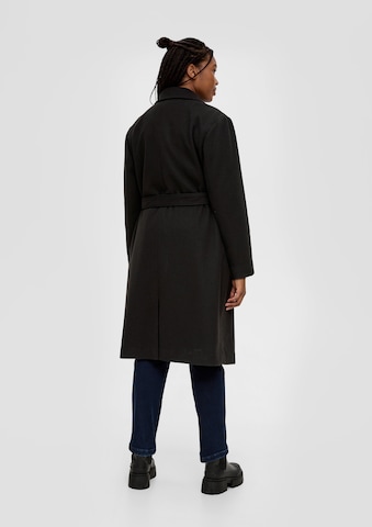 TRIANGLE Between-seasons coat in Black