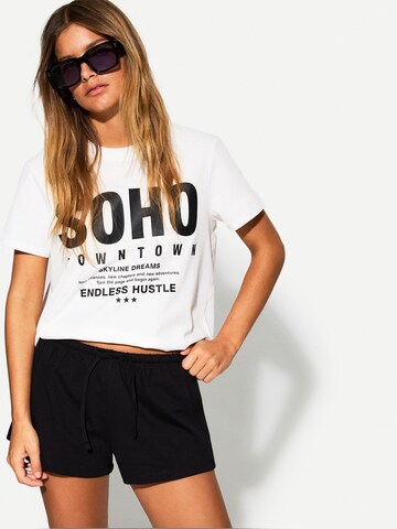 Bershka Regular Панталон в черно: отпред