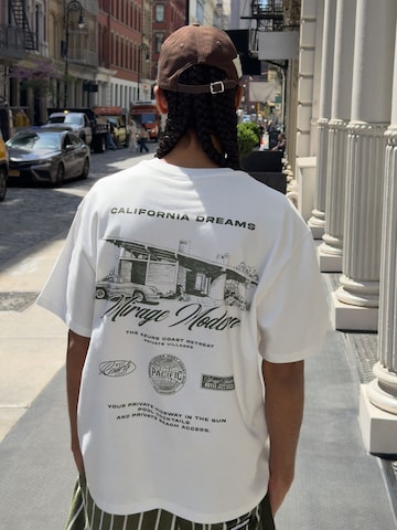 T-Shirt Bershka en blanc : devant