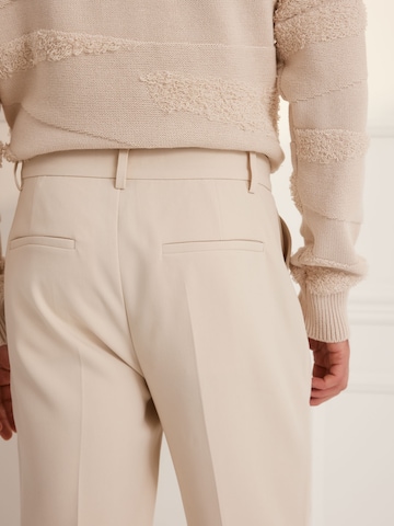 Regular Pantalon à plis 'Julius ' Guido Maria Kretschmer Men en beige