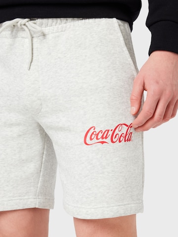 JACK & JONES Štandardný strih Nohavice 'COCA COLA' - biela