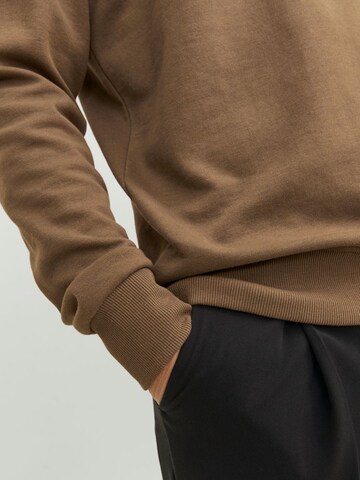 JACK & JONES Sweatshirt in Brown