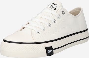 MUSTANG Sneakers laag in Wit: voorkant
