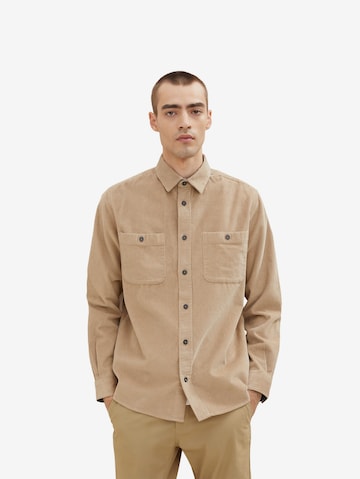 Coupe regular Chemise TOM TAILOR en beige : devant