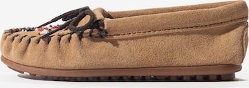 Minnetonka Low shoe 'Thunderbird' in Brown: front