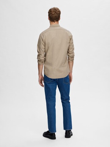 SELECTED HOMME Slim Fit Skjorte 'Rick' i brun