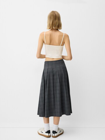Top de la Bershka pe bej