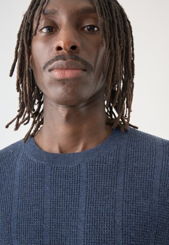 Cleptomanicx Pullover in Blau