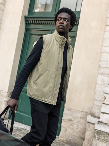 DAN FOX APPAREL Vest 'Kuzey' in Green