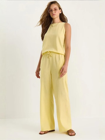 Bianco Lucci Pantsuit in Yellow: front