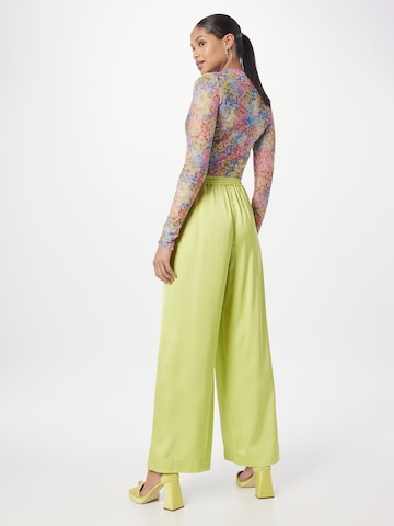 minus - Pierna ancha Pantalón 'Kamia' en verde