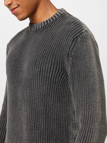 ALPHA INDUSTRIES Sweater in Grey