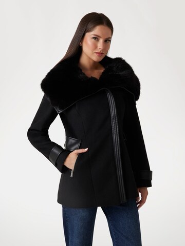 GUESS Winter Coat in Black: front