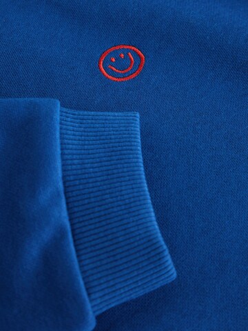 Next Set in Blau