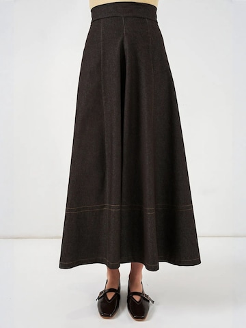 Bigdart Skirt in Brown: front