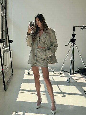RÆRE by Lorena Rae - Blazer en beige: frente