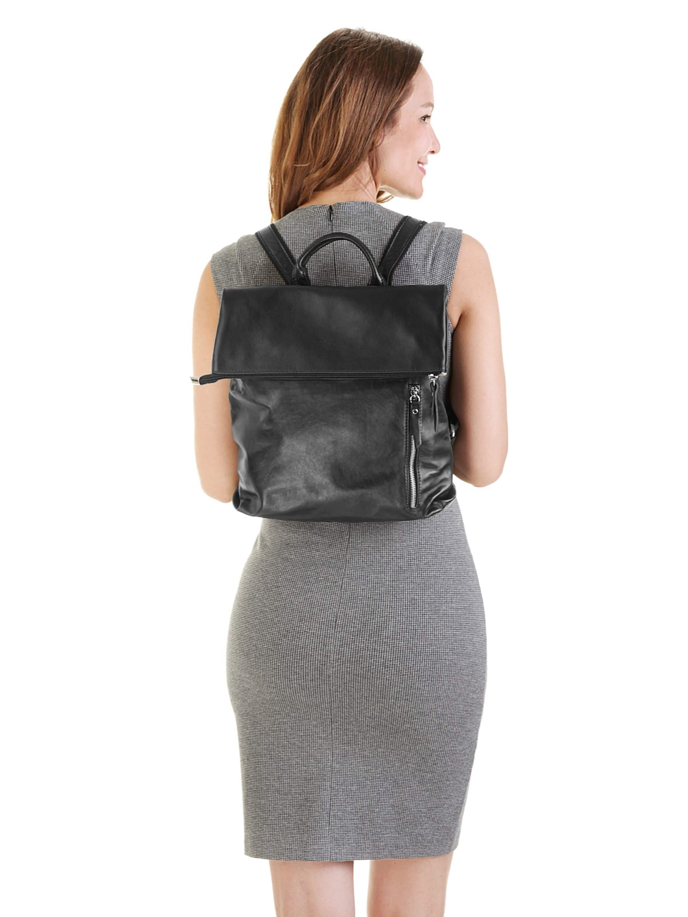 Cluty Backpack in Black: front