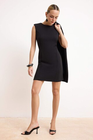 Rochie de la Trendyol pe negru
