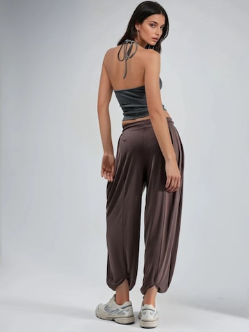 Tapered Pantaloni di Busem in marrone