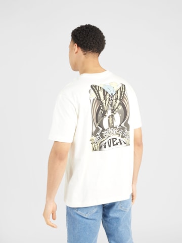 RVCA Тениска 'FLY HIGH' в бяло