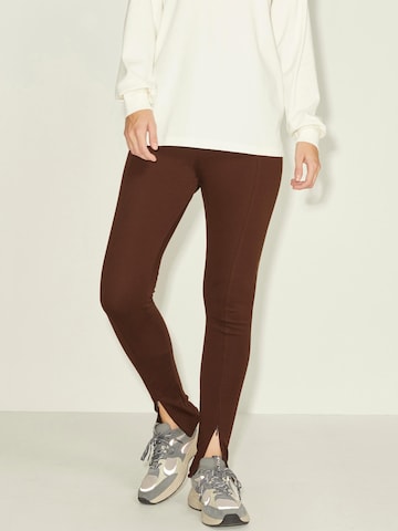 Skinny Leggings 'Ofelia' de la JJXX pe maro: față