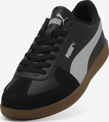 Baskets basses PUMA en noir : devant