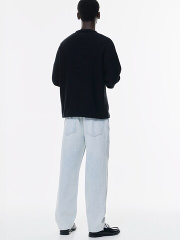 Pulover de la Pull&Bear pe negru