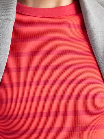 DRYKORN Shirts 'KOALE' i rød