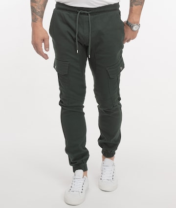 Rock Creek Tapered Cargo Pants in Green: front