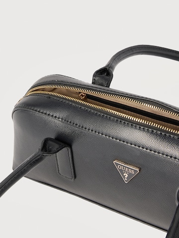 GUESS Olkalaukku 'ISOBEL' värissä musta