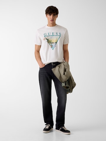 Tricou de la GUESS pe alb