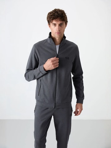 Tommy Life Sweat suit in Grey