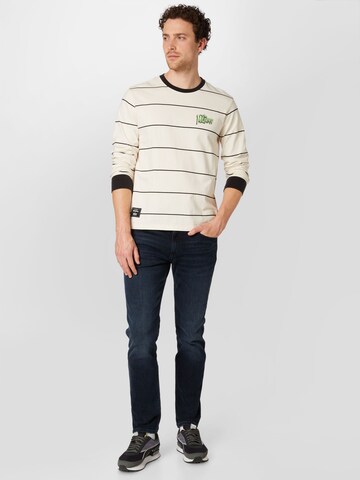 LEVI'S ® Shirt 'Monsters® x Levi’s® Long Sleeve Tee' in Weiß